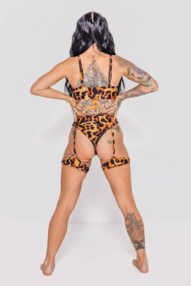 AMBR Designs Hook Crop Top Fierce M
