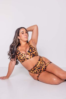 AMBR Designs Twist Crop Top Fierce XL