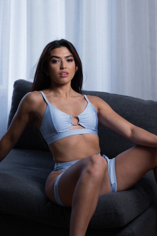 AMBR Designs Hook Crop Top Sky M